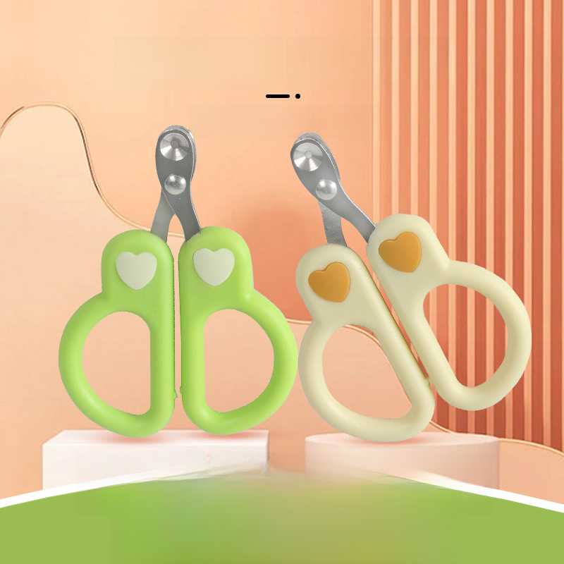 Beginner-friendly cat nail clippers in green and cream