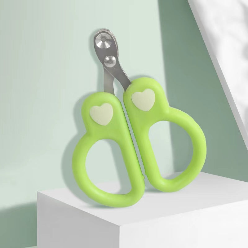 Green cat nail clippers with round guide hole