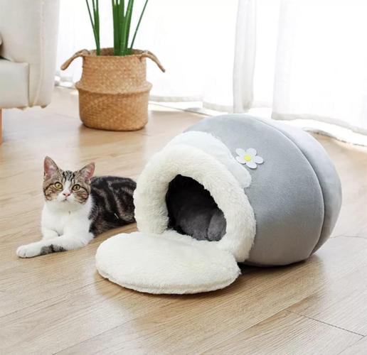 Honey Pot Winter Cat Bed