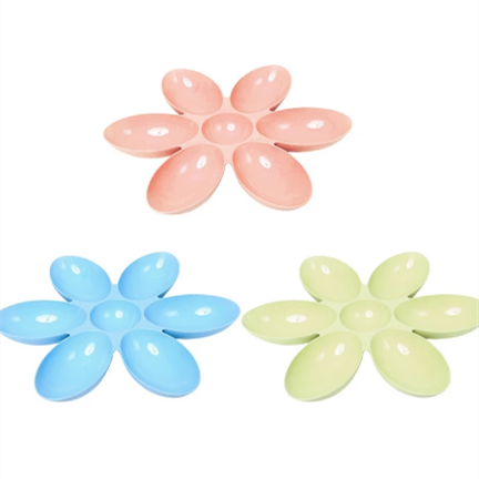 Flower-shaped kitten feeding plates in pink, blue and green